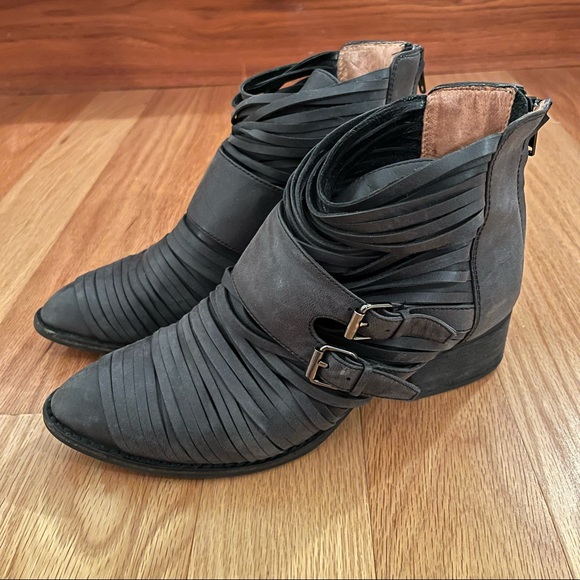 Jeffrey Campbell Black Isley Ankle Boot - Picture 2 of 9